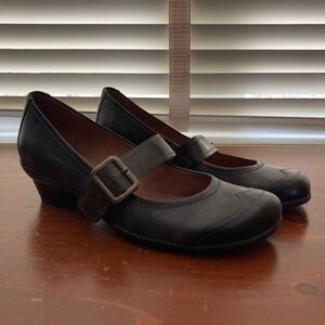 NWOT Hispanitas Mary Jane leather shoes